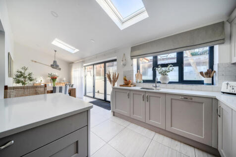 1406018-5-697a375...