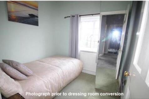 Photo of bedroom before conversion image003.jpg