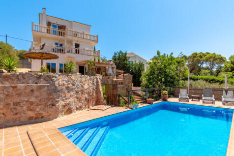 Beautiful villa with pool and holiday license in Santanyi