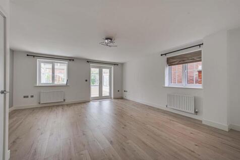 Sitting room/ dining room