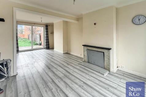 Fern Lane, Heston photo 4