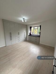 Main Bedroom With Seating