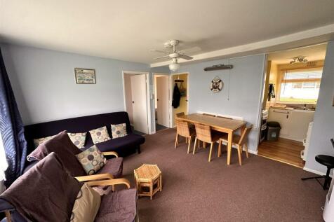 Lounge 2.JPEG