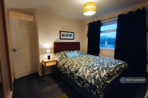 Large Double Front Room 