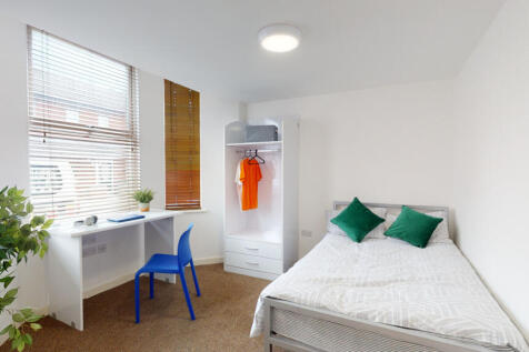7-bed house on Thornycroft Road, Liverpool, £4,520/mo