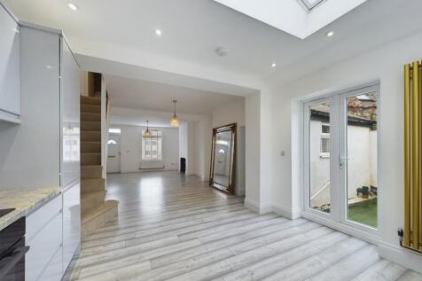 Open Plan Lounge/Dining/Kitchen