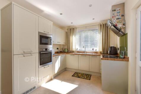Kitchen/ Dining Room