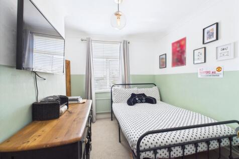 CAM01909G0-PR0330-STILL030