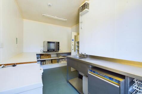 CAM04201G0-PR0017-STILL025