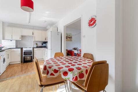 Avail SEPT 2027 - 6 Rooms Hawkwood Crescent, Worcester photo 4