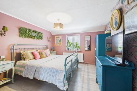 BEDROOM 1/ MASTER SUITE