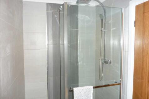 ENSUITE SHOWER ROOM