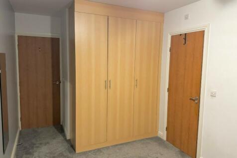 Bed 1 wardrobes
