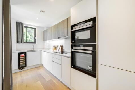 Twickenham Gateway, Bradshaw Close, TW1 photo 3