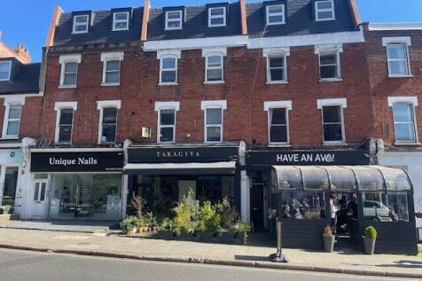 Well-Located 1-Bed Flat with Stylish Kitchen &amp; Fa