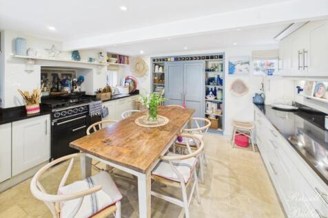 CAM01995G0-PR0332-STILL030