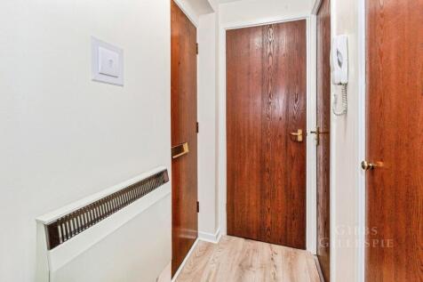 Clarkes Drive, Uxbridge, UB8 photo 3