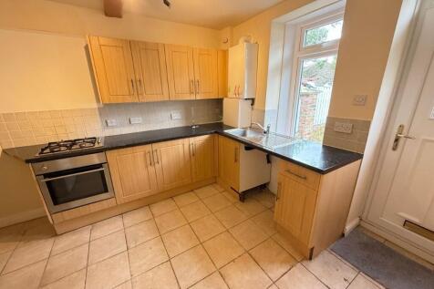 195 Toftshaw Lane, Bradford, West Yorkshire, BD4 6QR photo 3
