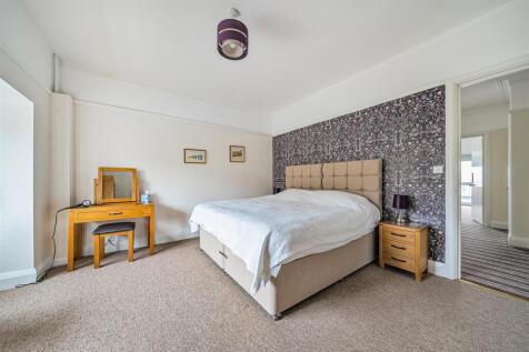 The Promenade Bedroom 3