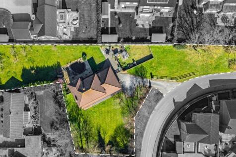 Enclosed Garden With High Privacy