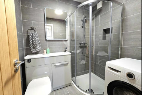 Bathroom 2 .jpeg