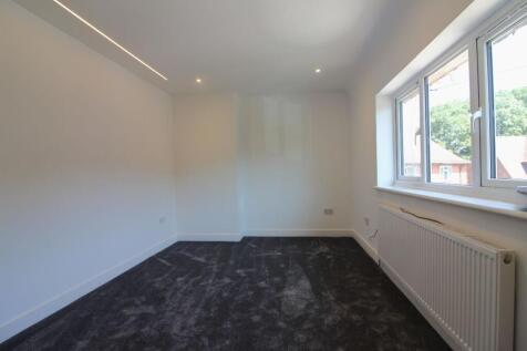Halstead Close photo 4