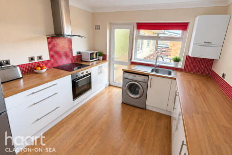 3-bed flat on Marine Parade East, CLACTON-ON-SEA, £1,300/mo