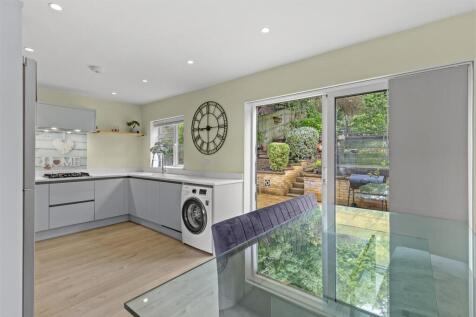 24 Arundel Road, HP12 4NE-6.jpg