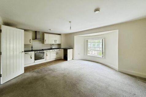1-bed flat on The Strand, Exmouth, EX8, £980/mo