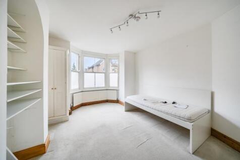 Bedroom/Reception Ro