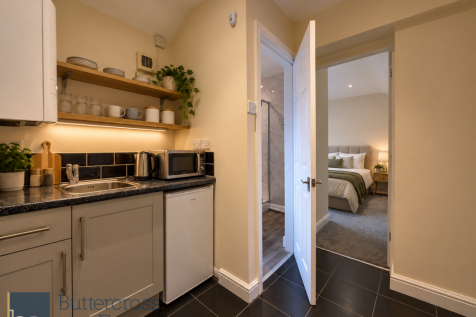 Room 1 Kitchenette