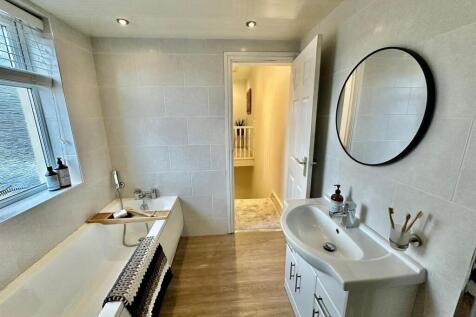 WhatsApp Image 2025-11-05 at 13.52.27_a90e6c77.jpg