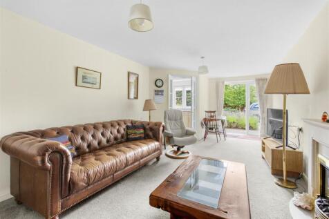Hughenden Court, Penn Rd-4.jpg