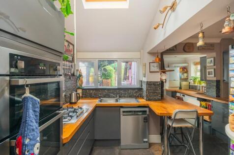 0W1SSE - Kitchen A.jpg