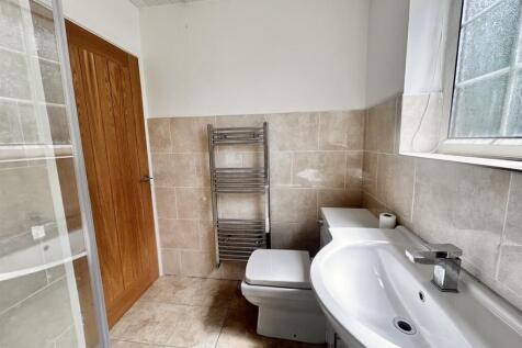 Bathroom 2.jpg
