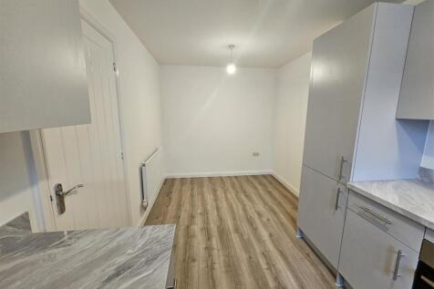 20 Essex Way - Dining room.jpg