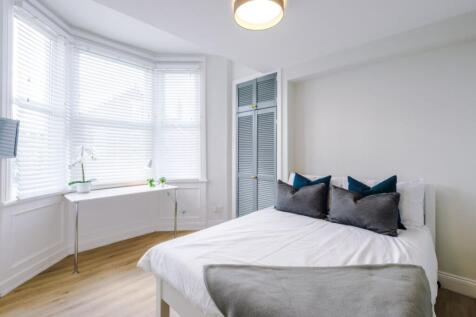 21GL - Bedroom 3