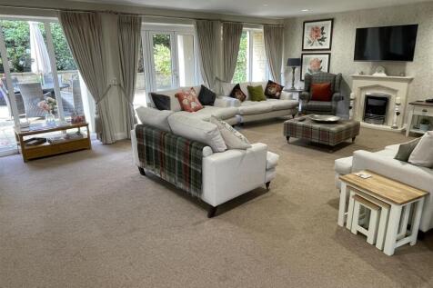 Home Owners Lounge 1.JPG