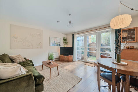 London, SE15 - property photo