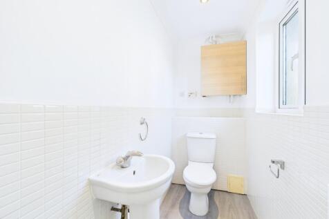 CAM01909G0-PR0430-STILL005