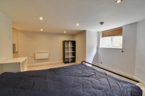 Chester Road, Watford, Hertfordshire, WD18 photo 3