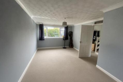 NEWPORT PAGNELL photo 3