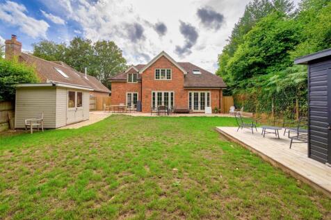 Leewood - External (5 of 6).jpg