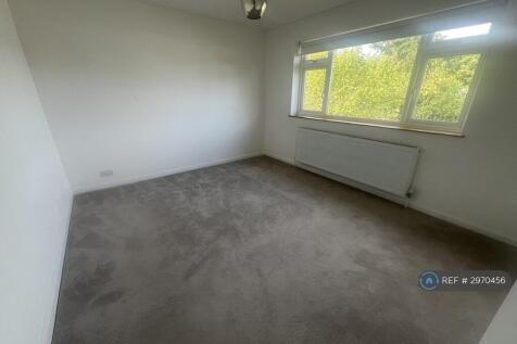 The Avenue, Esher, KT10 photo 4