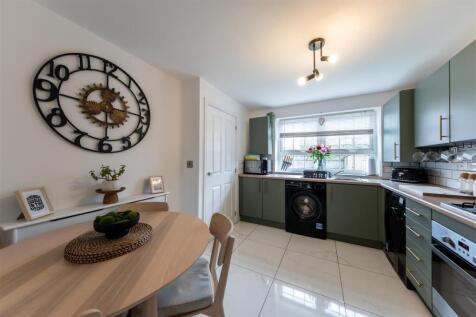 25 Hazelhurst Way-001.jpg