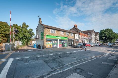 10 High Street, Datchet SL3 9EA