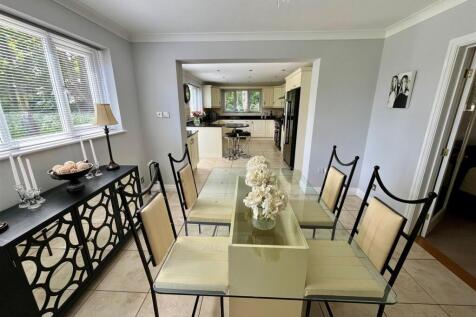 Dining Area into Kitchen..jpg