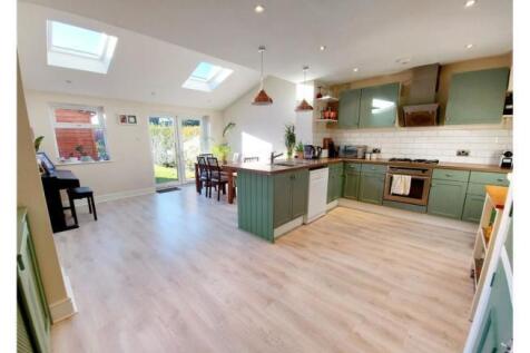 Larchfield Road, Maidenhead photo 3