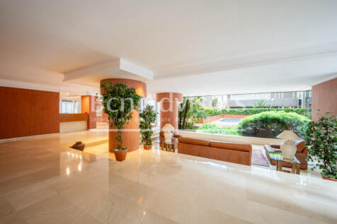 Fantastico-atico-con-soleadas-terrazas-piscina-...