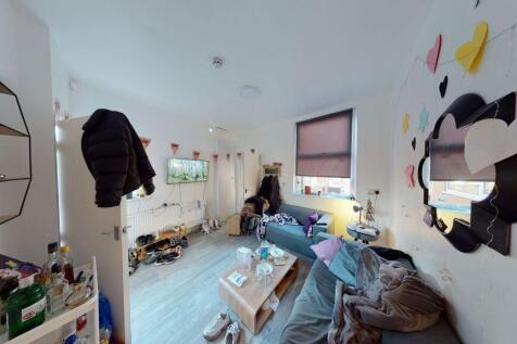 4-bed house on Raven Road, Hyde Park, Leeds LS6 1DA, £2,040/mo